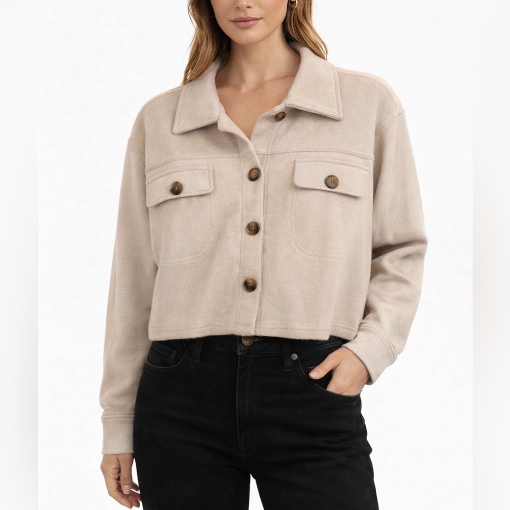 Oak & Meadow Size Medium Women's Cream Button-Up Cropped Shacket Jacket Top